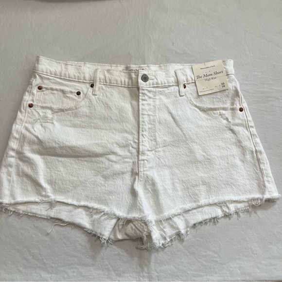 Abercrombie & Fitch Pants - Abercrombie & Fitch The Mom Short High Rise White NWT